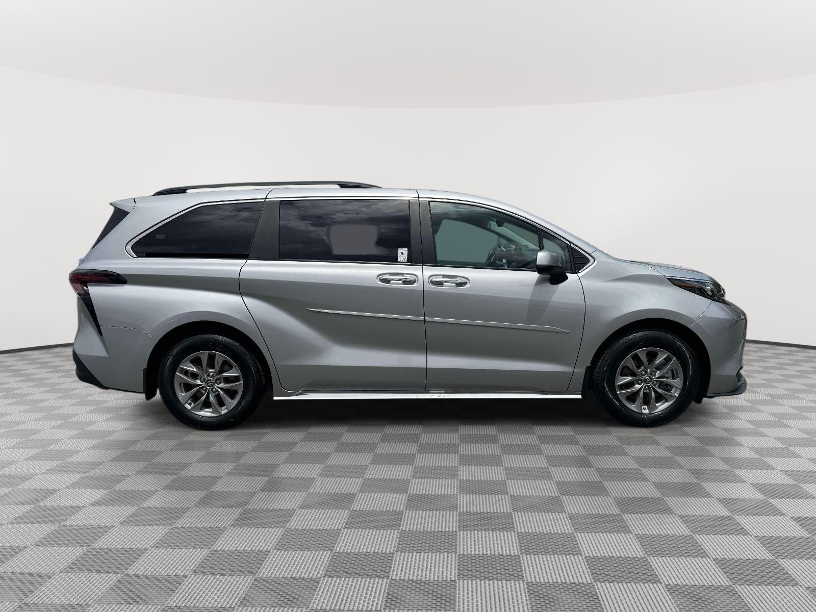 2025 Toyota Sienna XLE