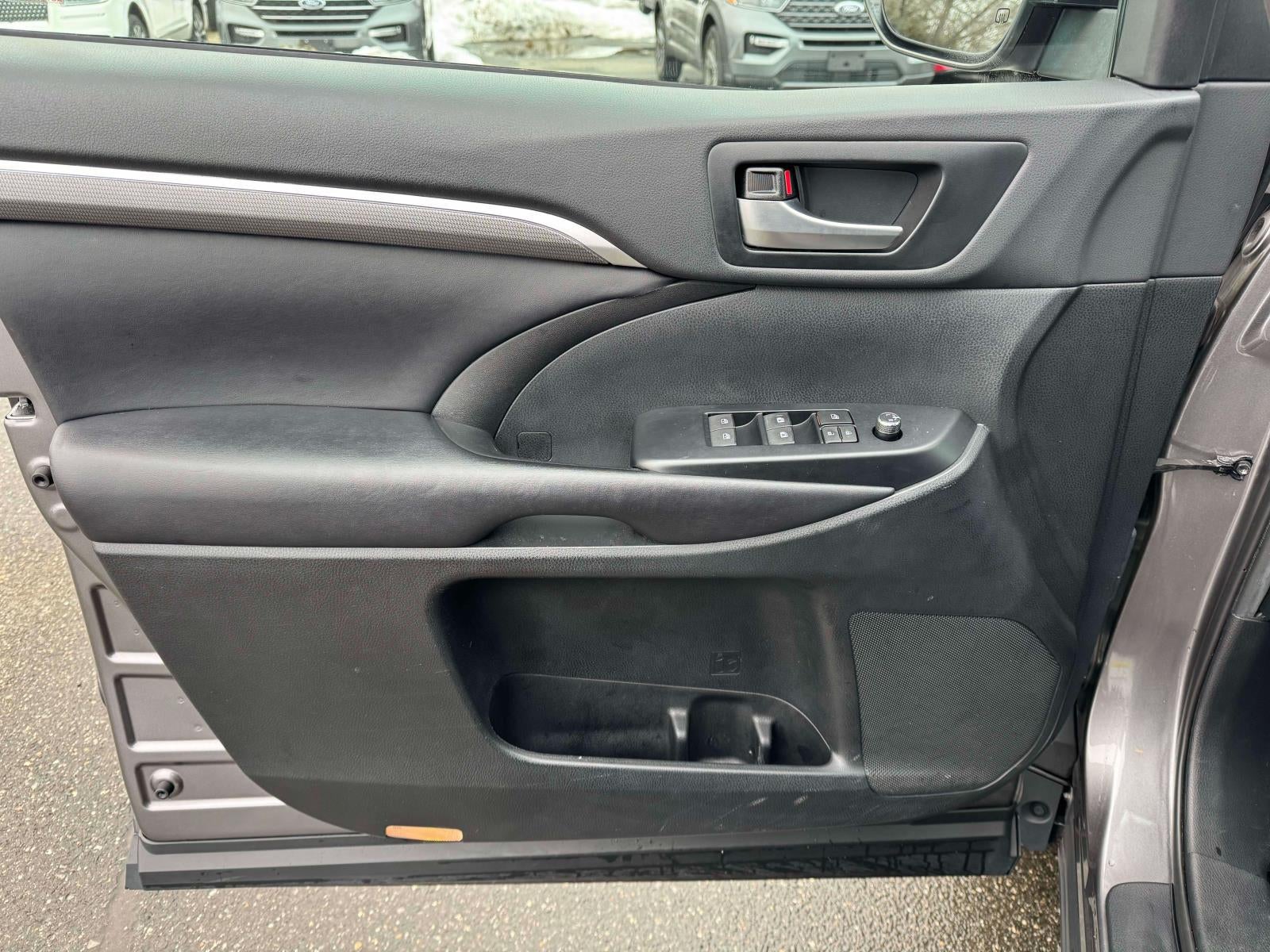 2019 Toyota Highlander SE