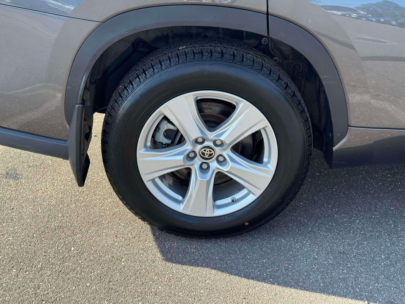 2024 Toyota Highlander LE