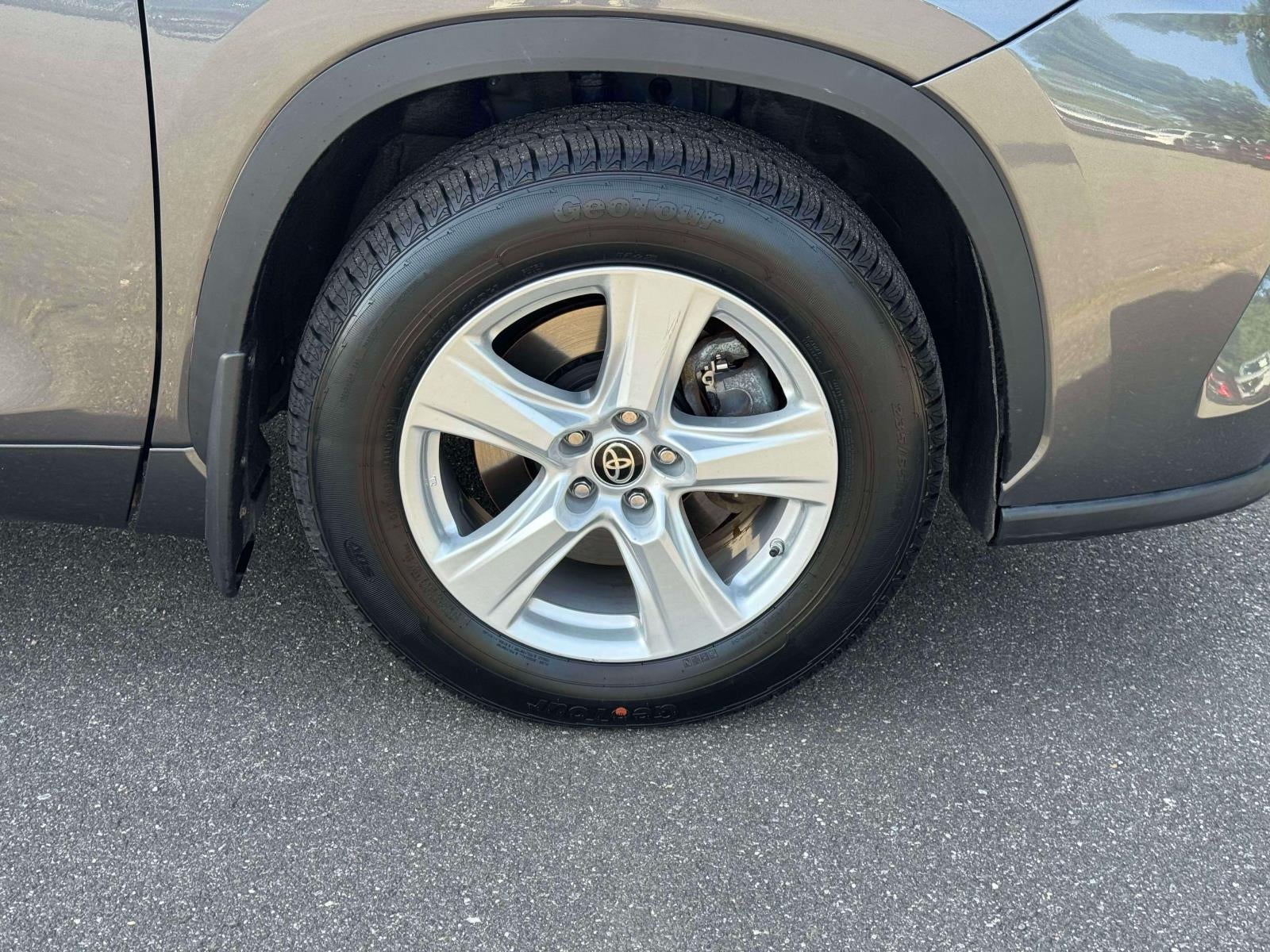 2024 Toyota Highlander LE