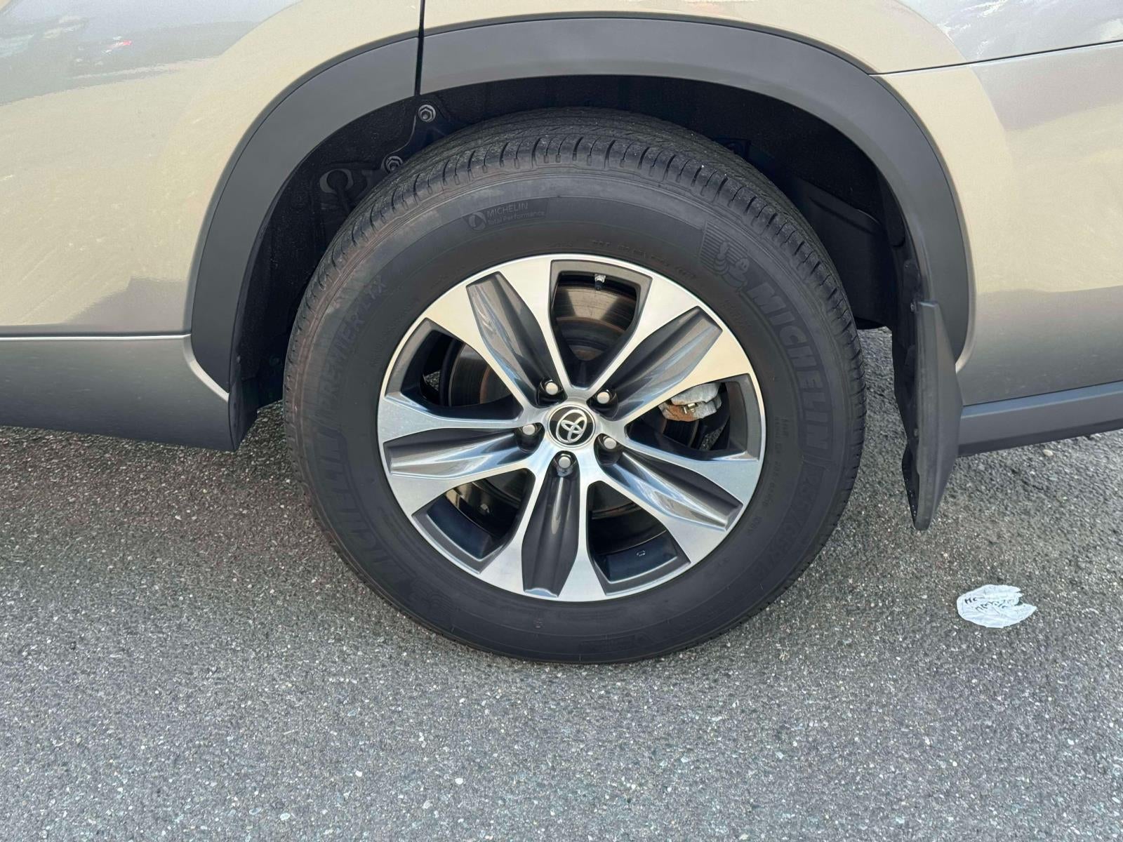 2025 Toyota Highlander XLE