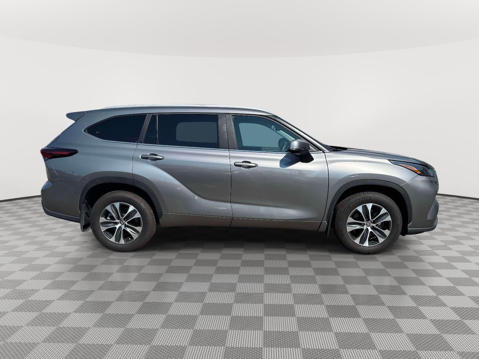 2025 Toyota Highlander XLE