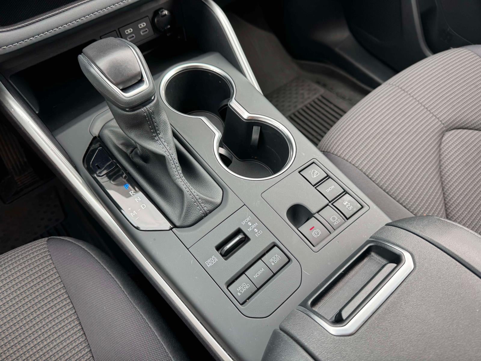 2025 Toyota Highlander LE