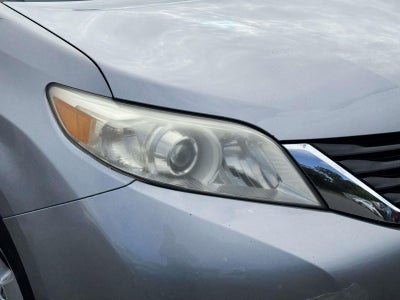 2012 Toyota Sienna LE V6 8 Passenger