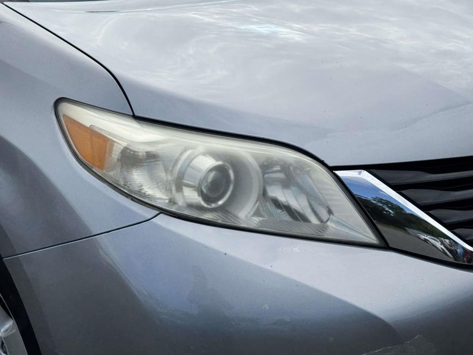 2012 Toyota Sienna LE V6 8 Passenger