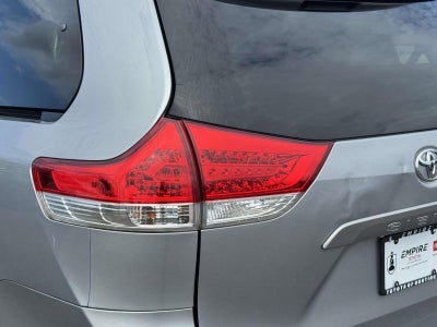 2012 Toyota Sienna LE V6 8 Passenger