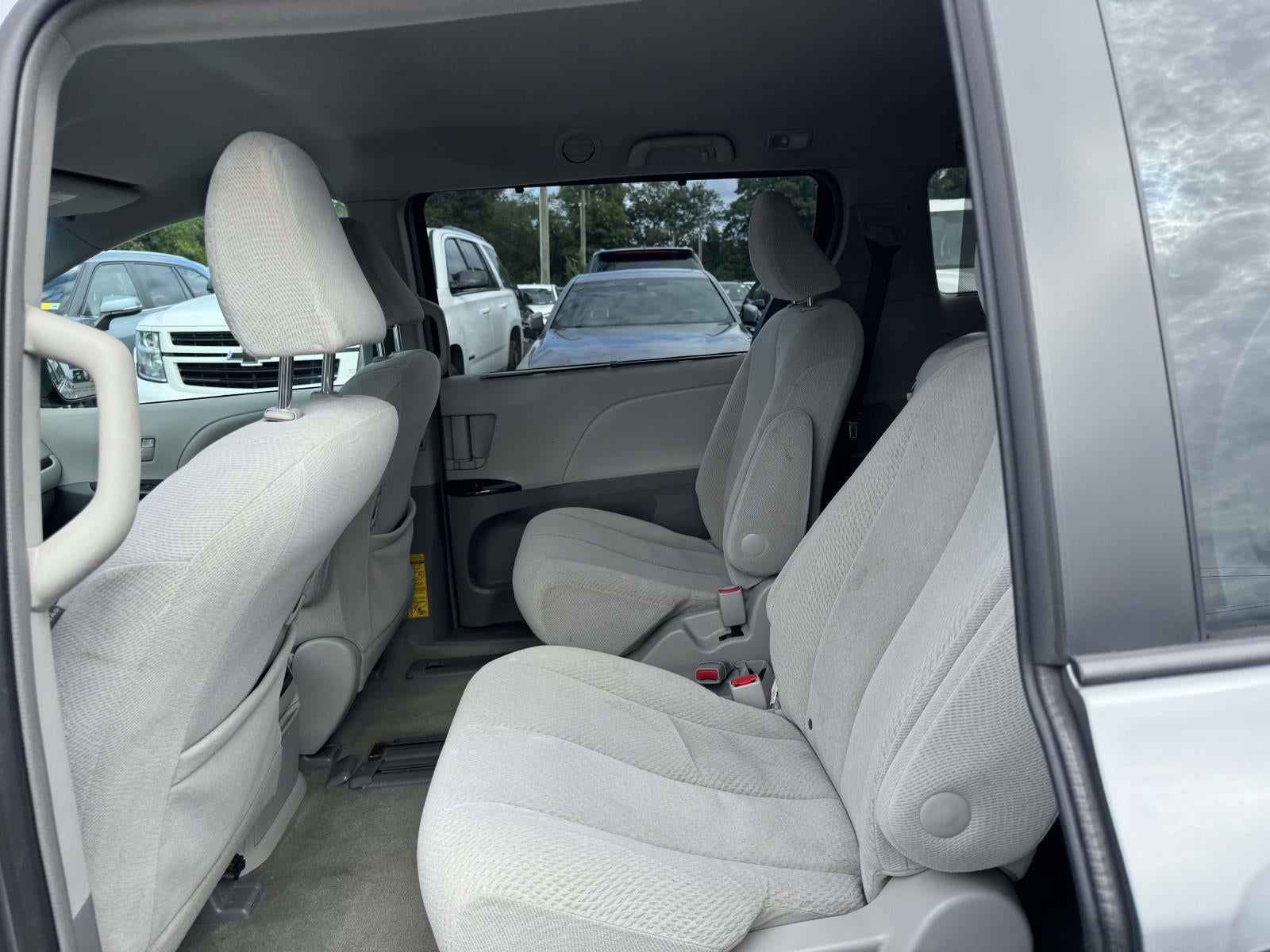 2012 Toyota Sienna LE V6 8 Passenger
