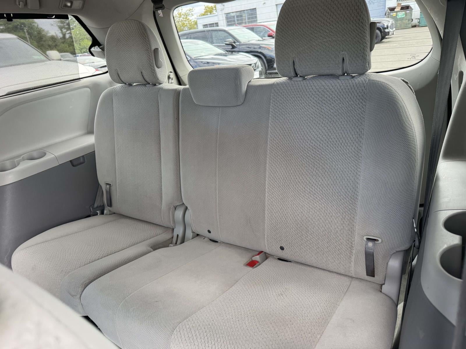 2012 Toyota Sienna LE V6 8 Passenger