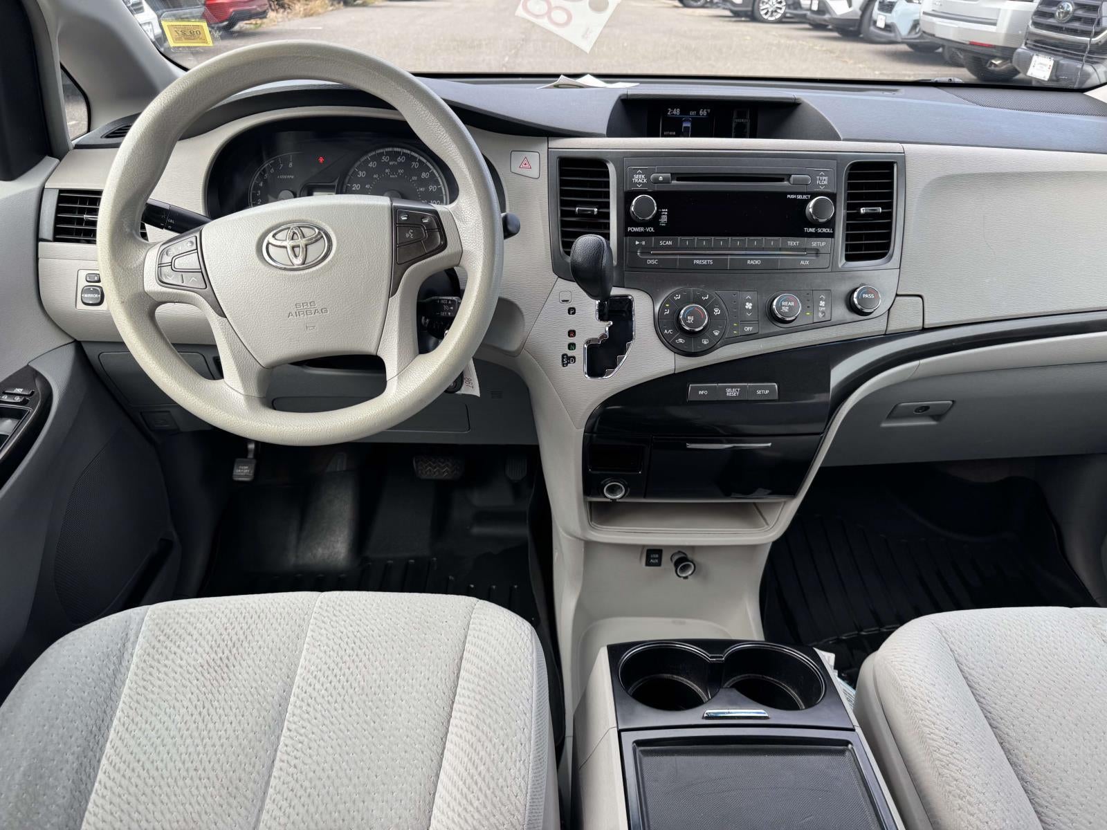 2012 Toyota Sienna LE V6 8 Passenger