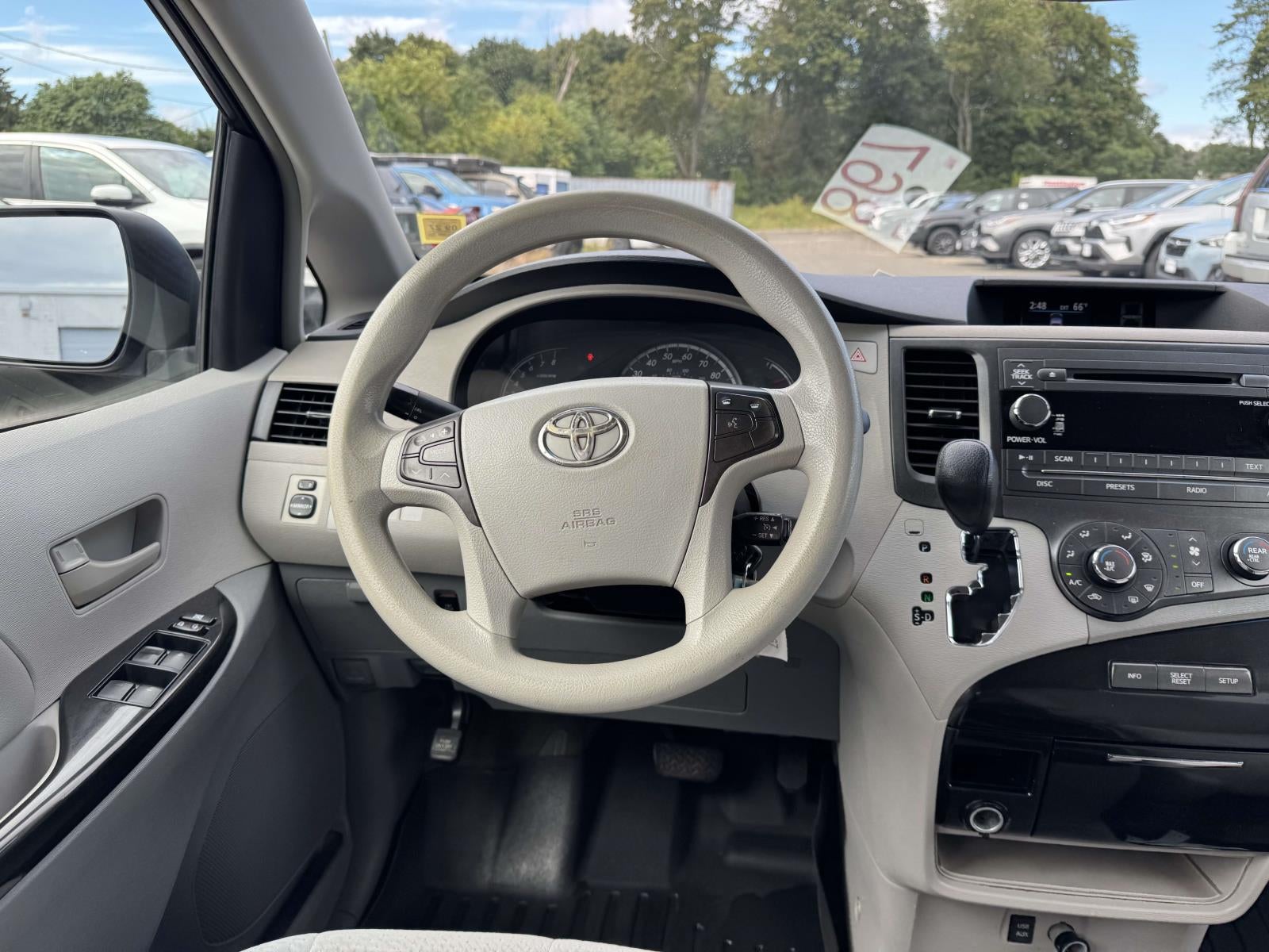 2012 Toyota Sienna LE V6 8 Passenger