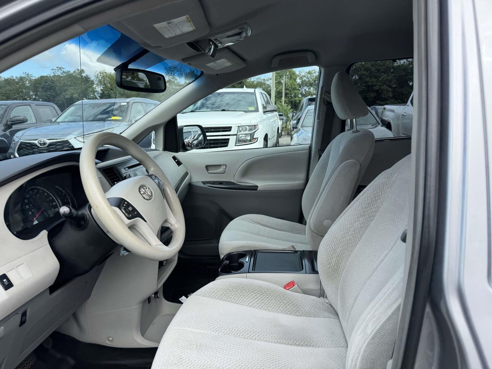 2012 Toyota Sienna LE V6 8 Passenger