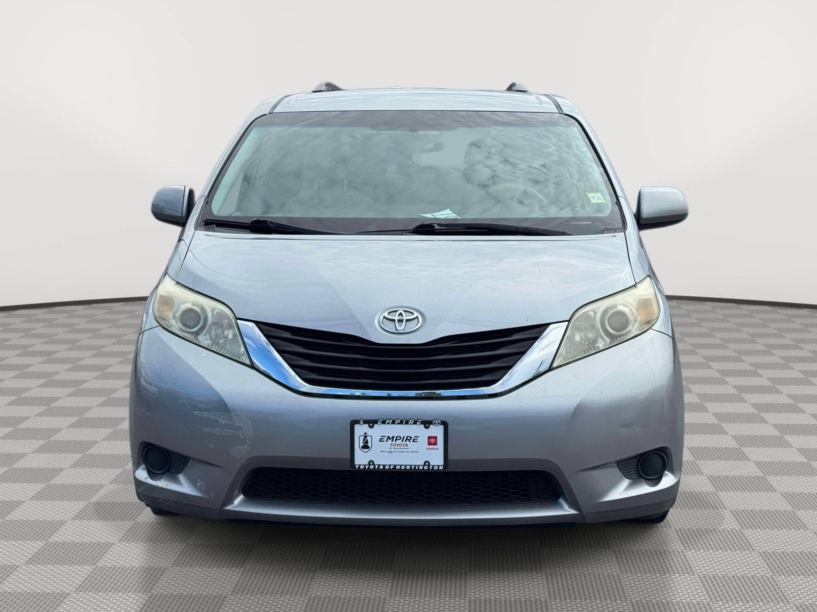 2012 Toyota Sienna LE V6 8 Passenger