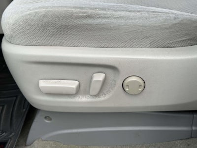 2012 Toyota Sienna LE V6 8 Passenger