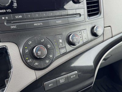 2012 Toyota Sienna LE V6 8 Passenger