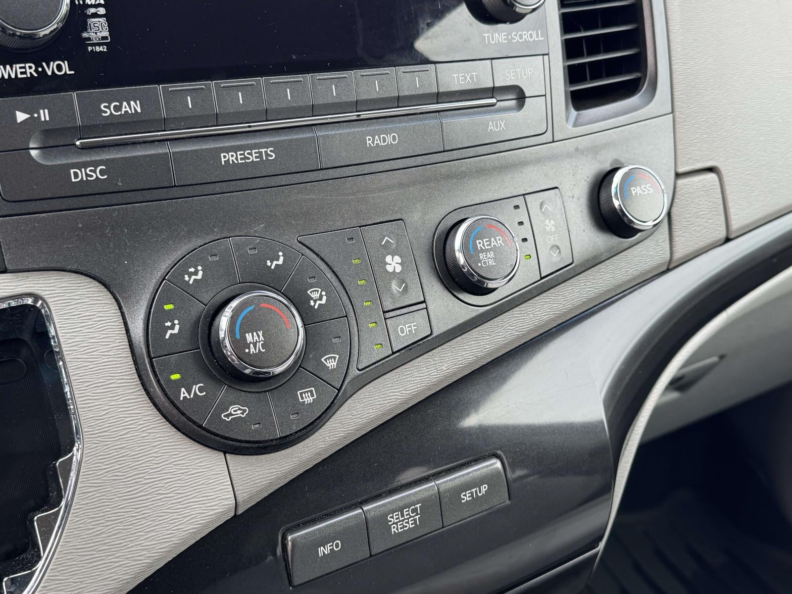 2012 Toyota Sienna LE V6 8 Passenger