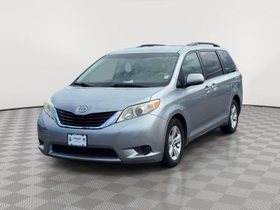 2012 Toyota Sienna LE V6 8 Passenger