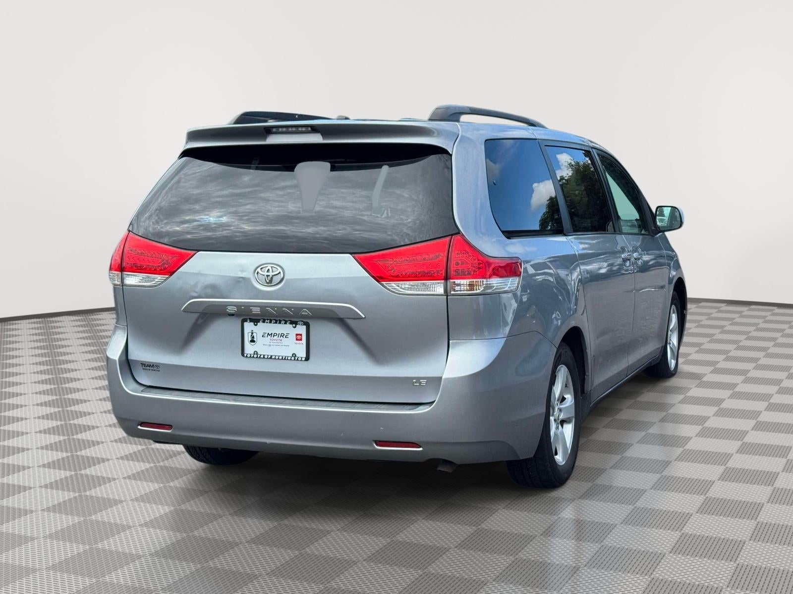 2012 Toyota Sienna LE V6 8 Passenger