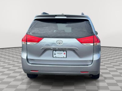 2012 Toyota Sienna LE V6 8 Passenger