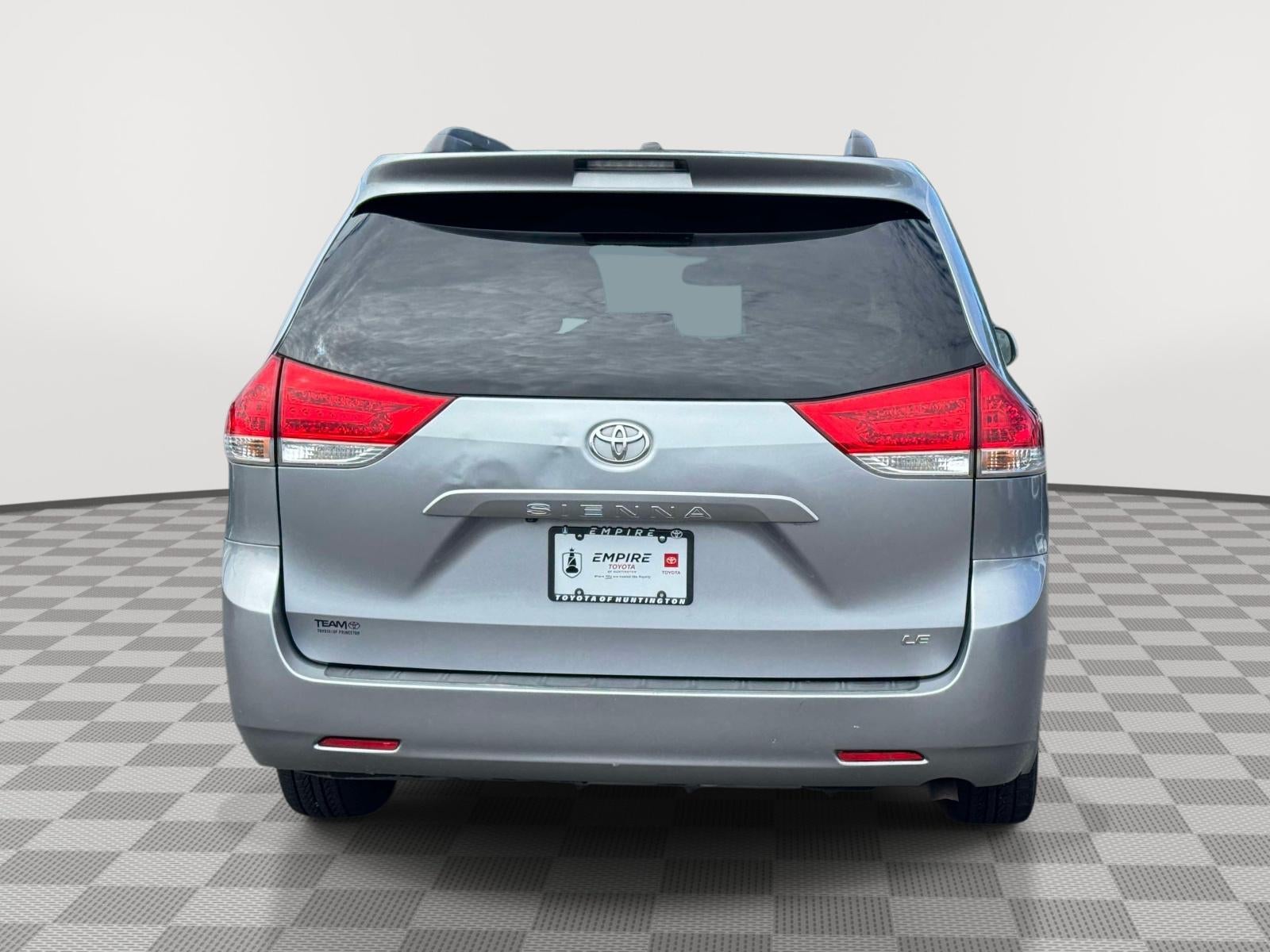 2012 Toyota Sienna LE V6 8 Passenger