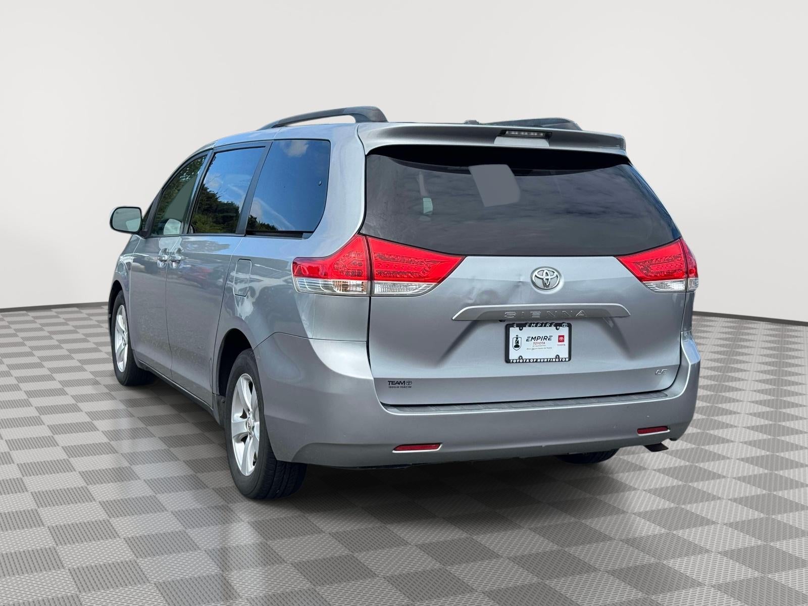 2012 Toyota Sienna LE V6 8 Passenger