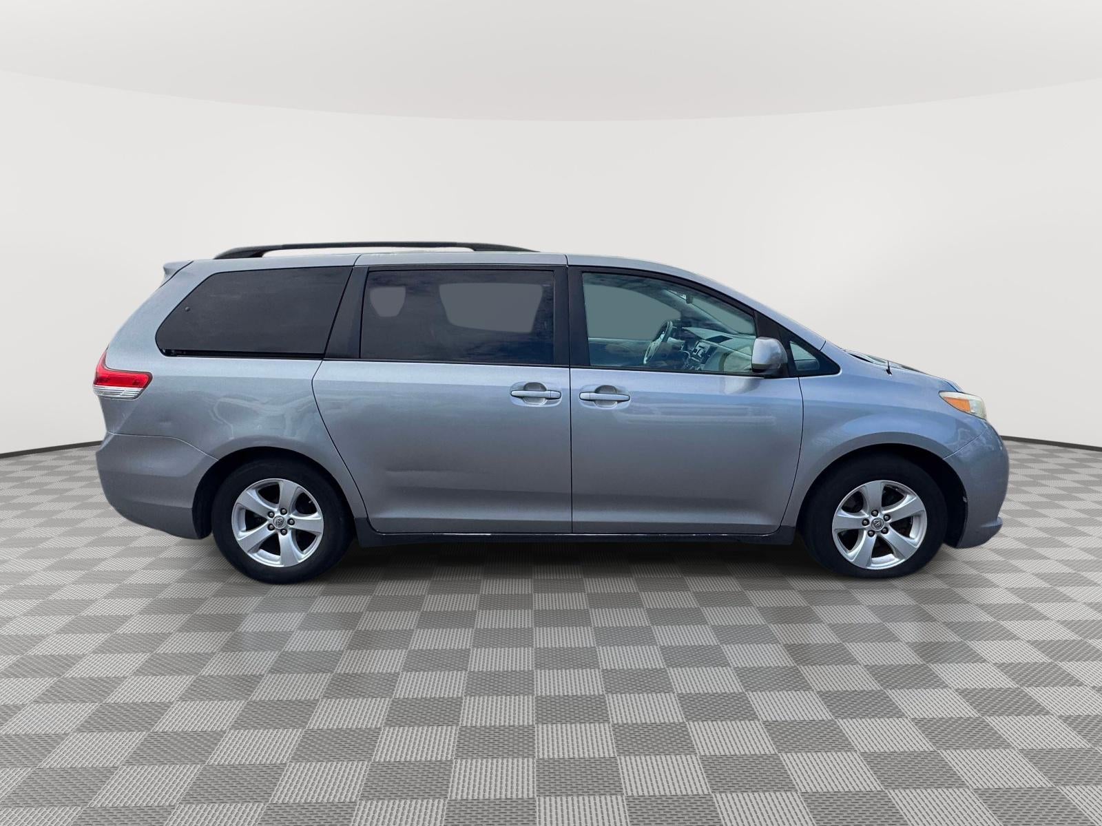 2012 Toyota Sienna LE V6 8 Passenger