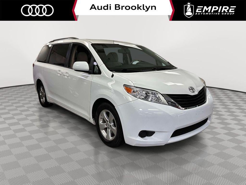 2013 Toyota Sienna LE V6 8 Passenger