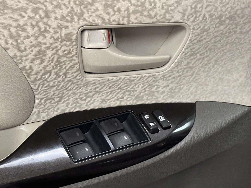 2013 Toyota Sienna LE V6 8 Passenger