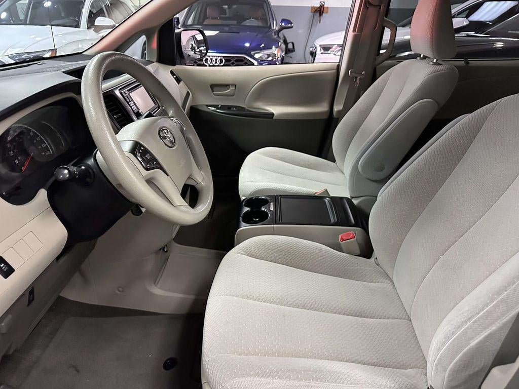 2013 Toyota Sienna LE V6 8 Passenger