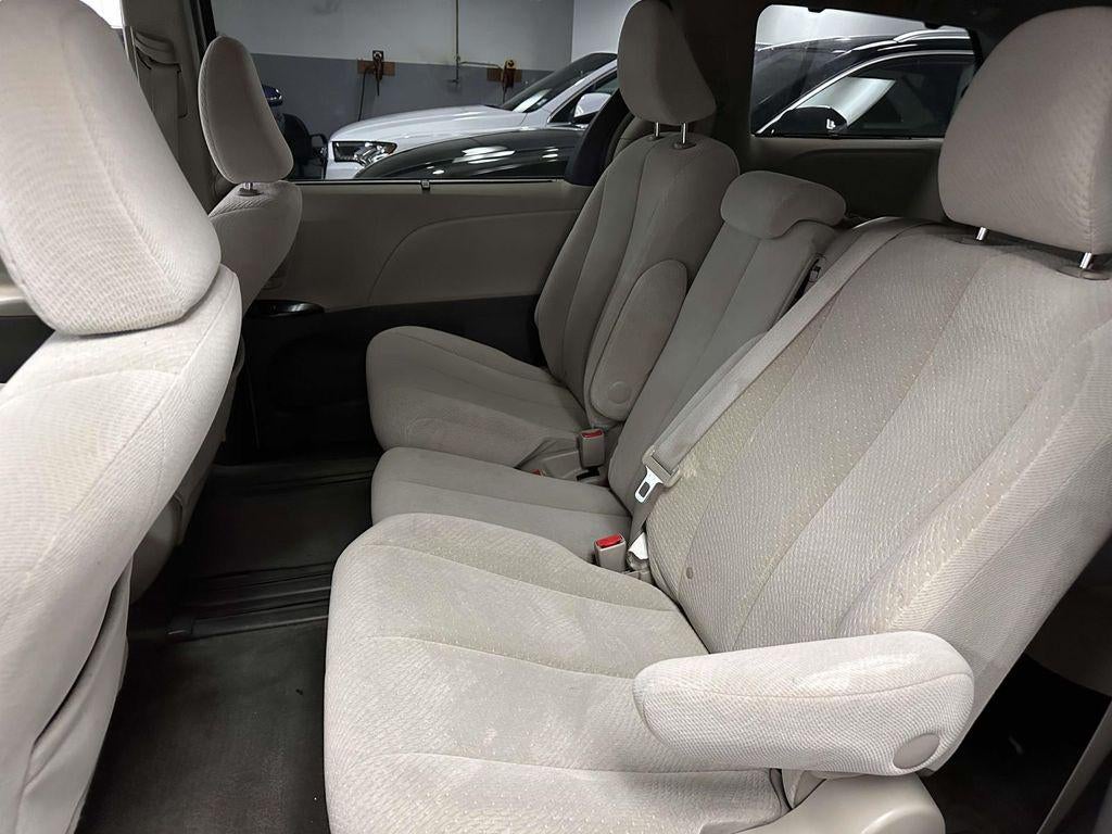 2013 Toyota Sienna LE V6 8 Passenger