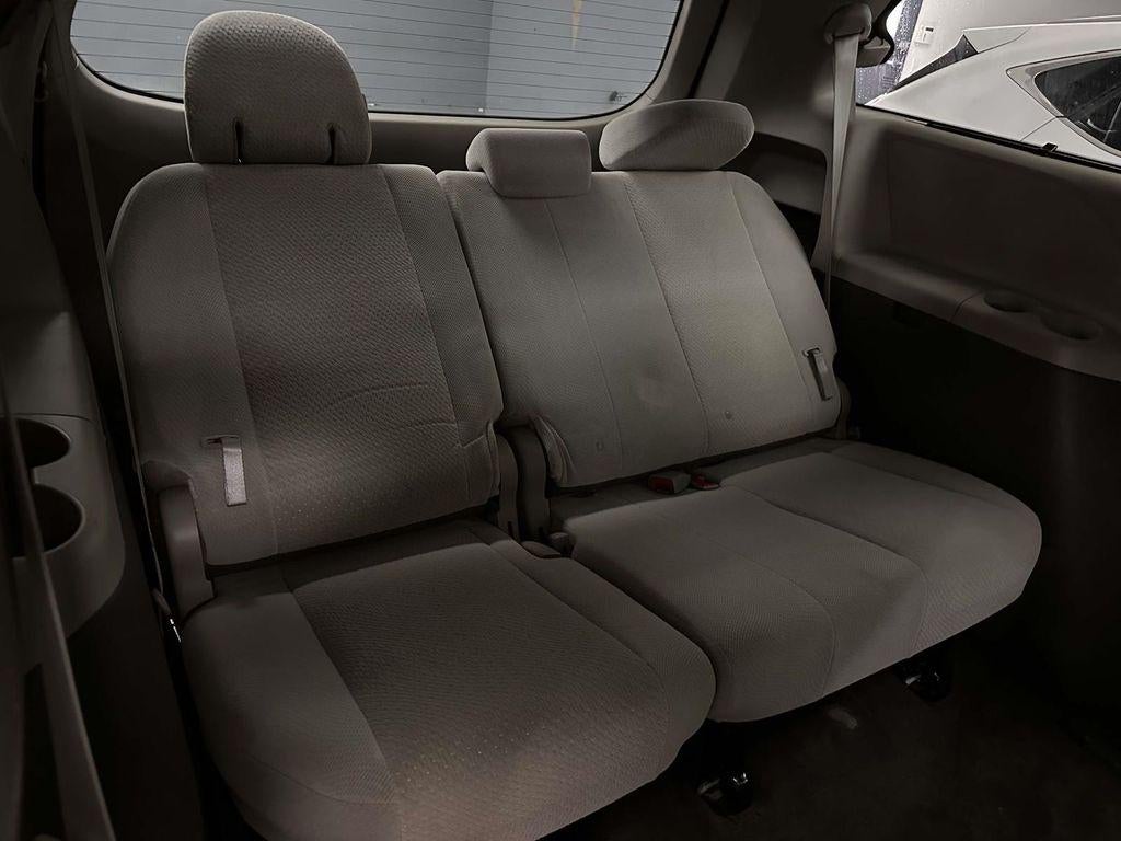 2013 Toyota Sienna LE V6 8 Passenger