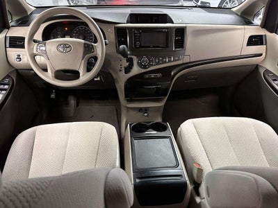 2013 Toyota Sienna LE V6 8 Passenger