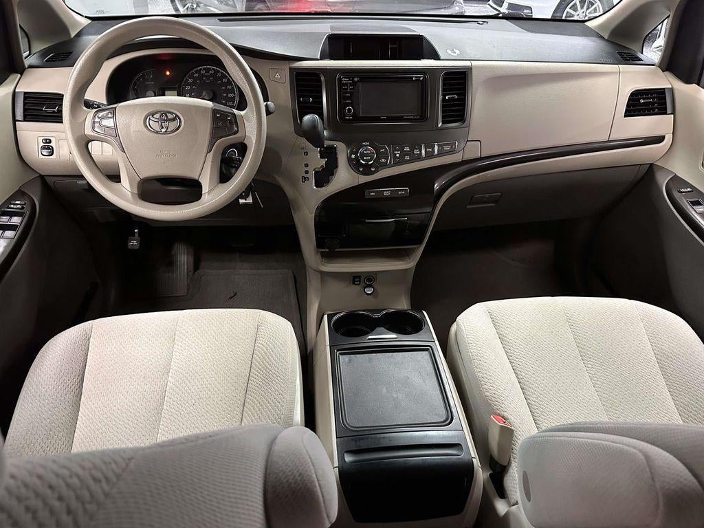 2013 Toyota Sienna LE V6 8 Passenger