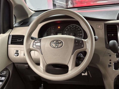 2013 Toyota Sienna LE V6 8 Passenger