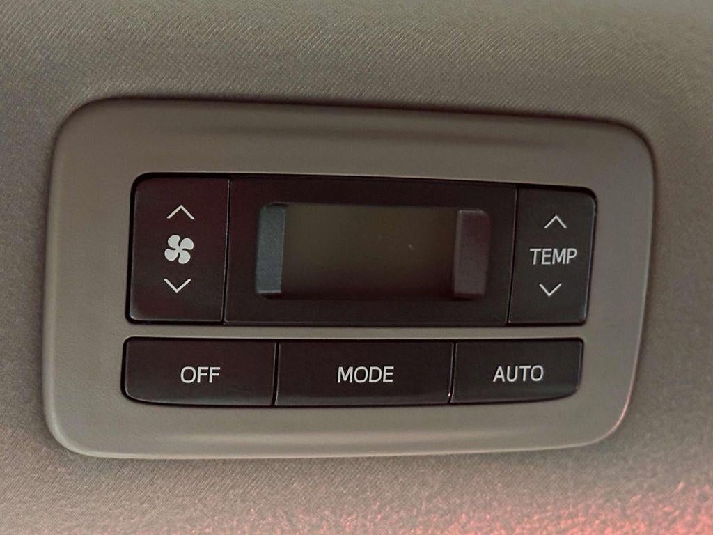 2013 Toyota Sienna LE V6 8 Passenger