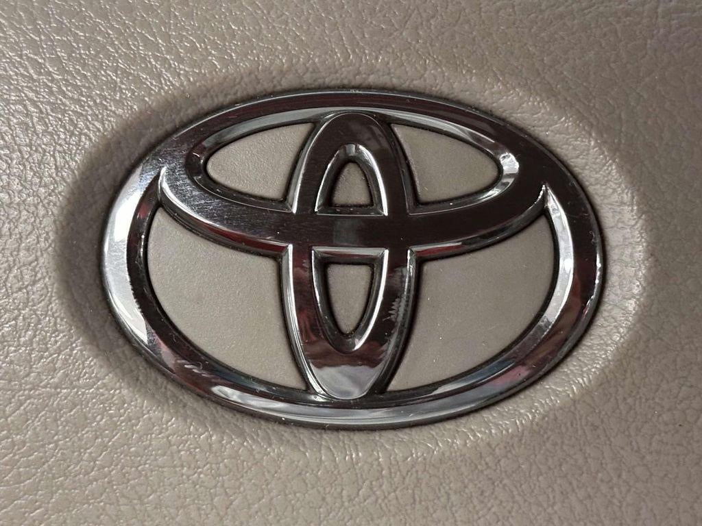 2013 Toyota Sienna LE V6 8 Passenger