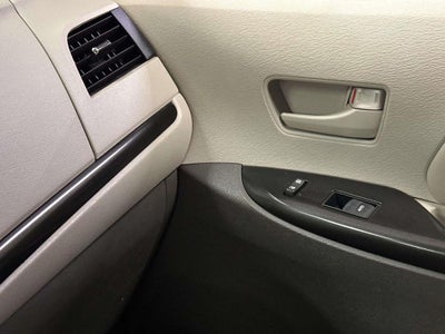 2013 Toyota Sienna LE V6 8 Passenger