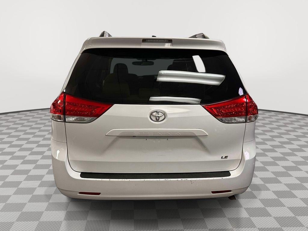 2013 Toyota Sienna LE V6 8 Passenger