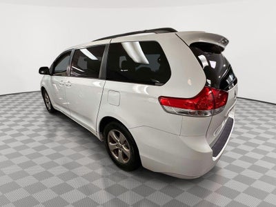 2013 Toyota Sienna LE V6 8 Passenger