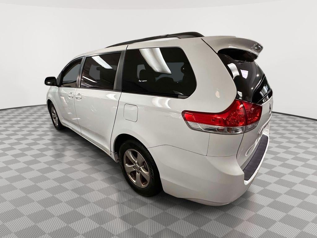 2013 Toyota Sienna LE V6 8 Passenger