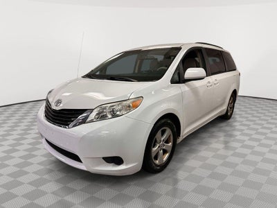 2013 Toyota Sienna LE V6 8 Passenger