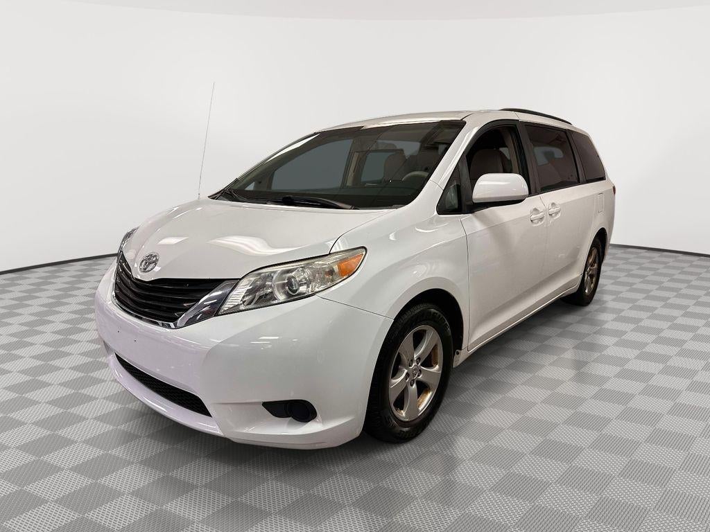 2013 Toyota Sienna LE V6 8 Passenger