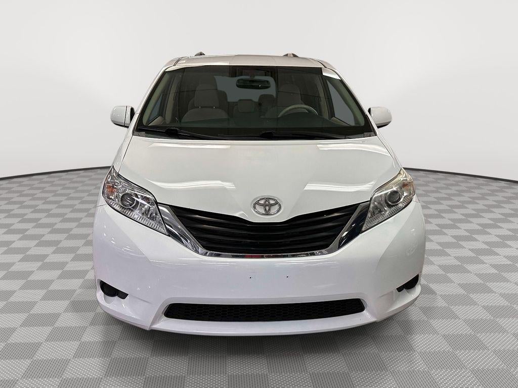 2013 Toyota Sienna LE V6 8 Passenger
