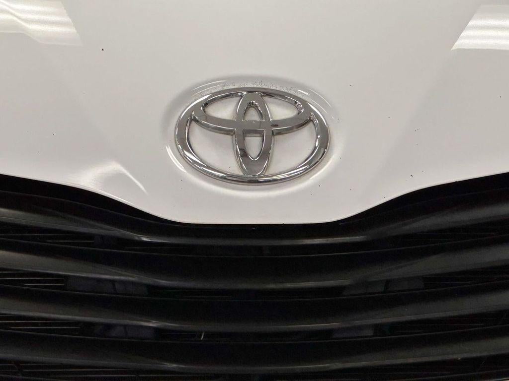 2013 Toyota Sienna LE V6 8 Passenger