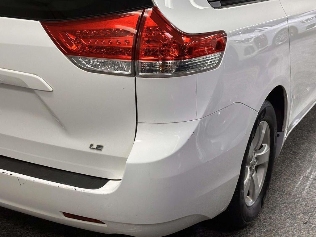 2013 Toyota Sienna LE V6 8 Passenger
