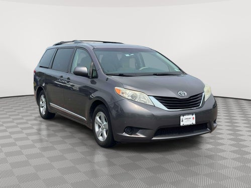 2014 Toyota Sienna LE V6 8 Passenger