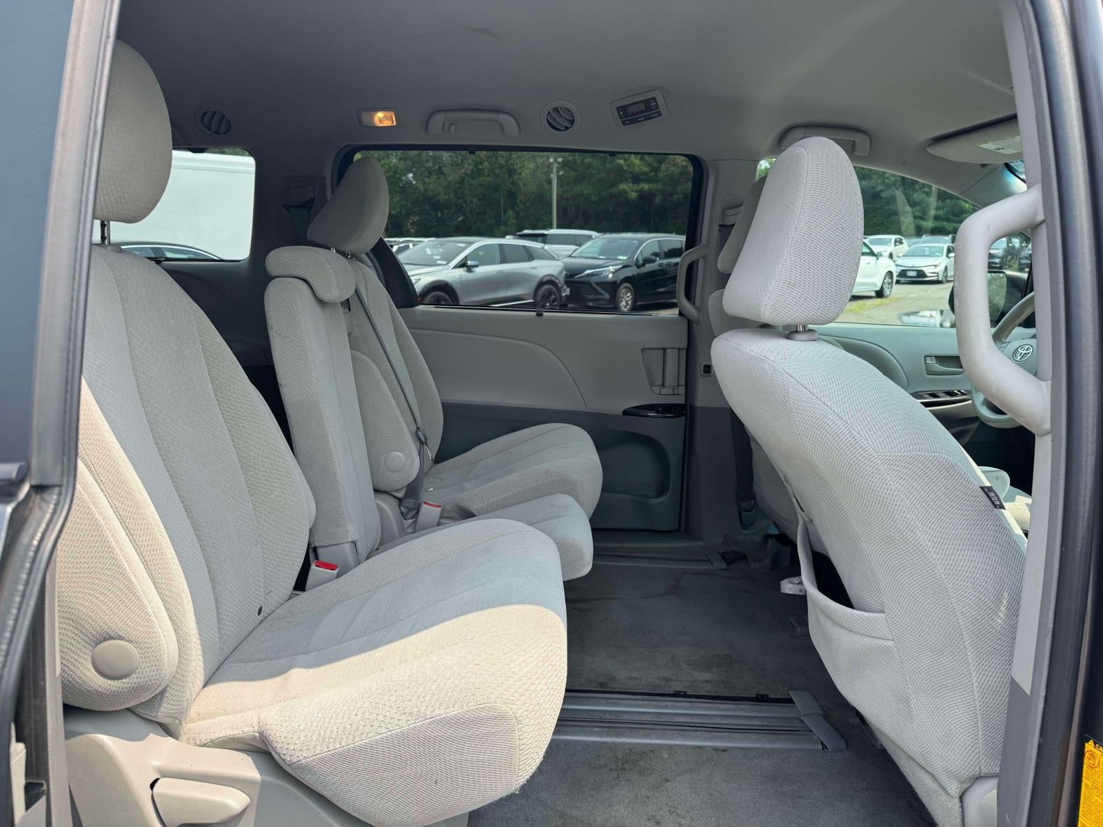 2014 Toyota Sienna LE V6 8 Passenger