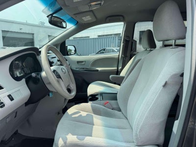 2014 Toyota Sienna LE V6 8 Passenger