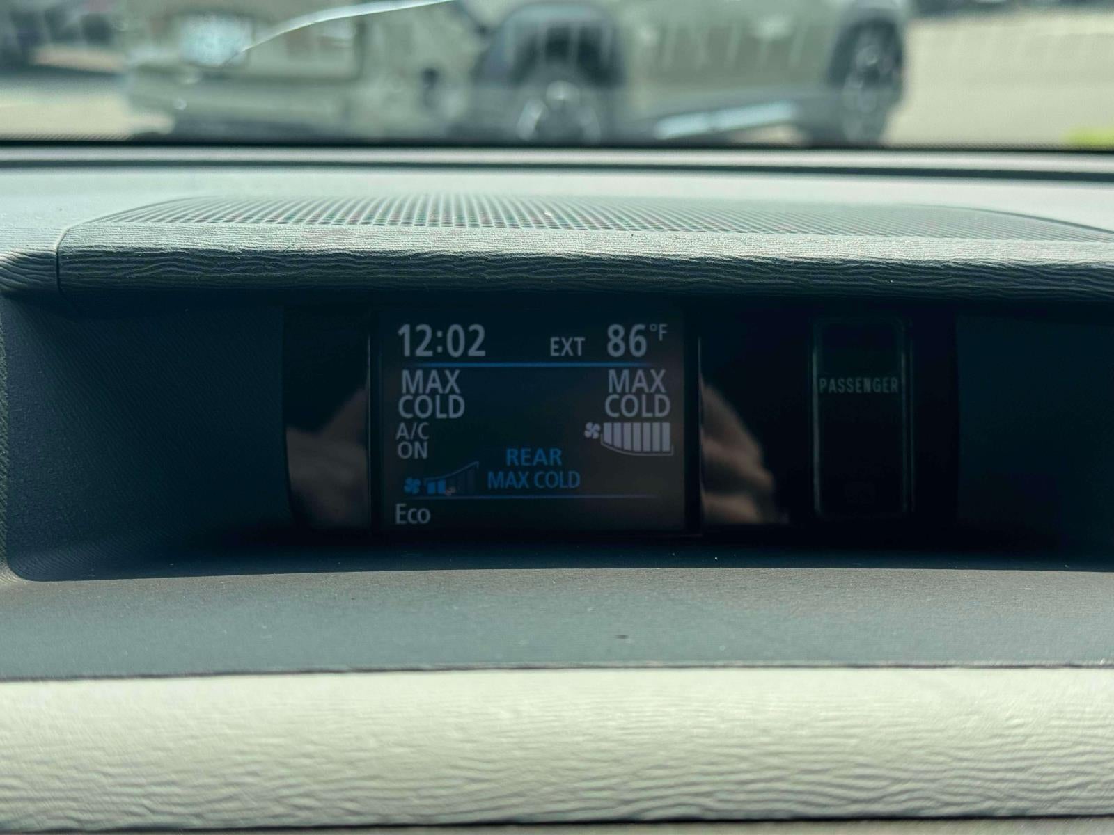 2014 Toyota Sienna LE V6 8 Passenger