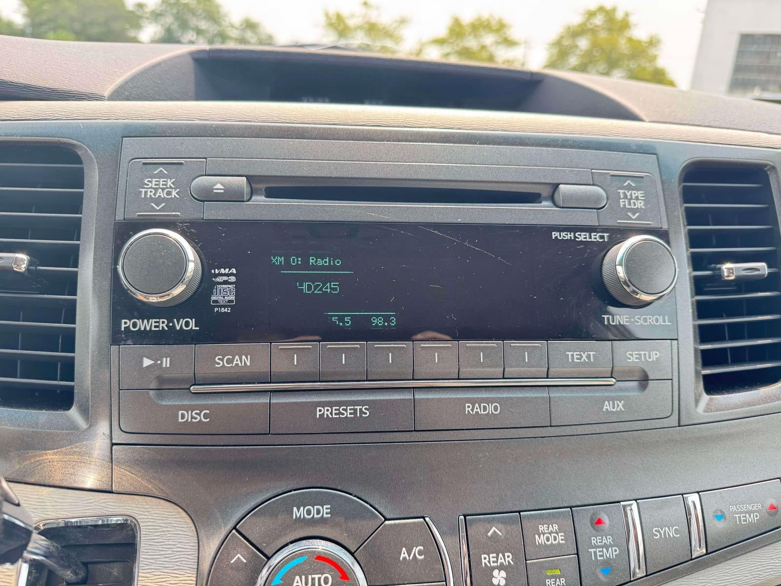 2014 Toyota Sienna LE V6 8 Passenger