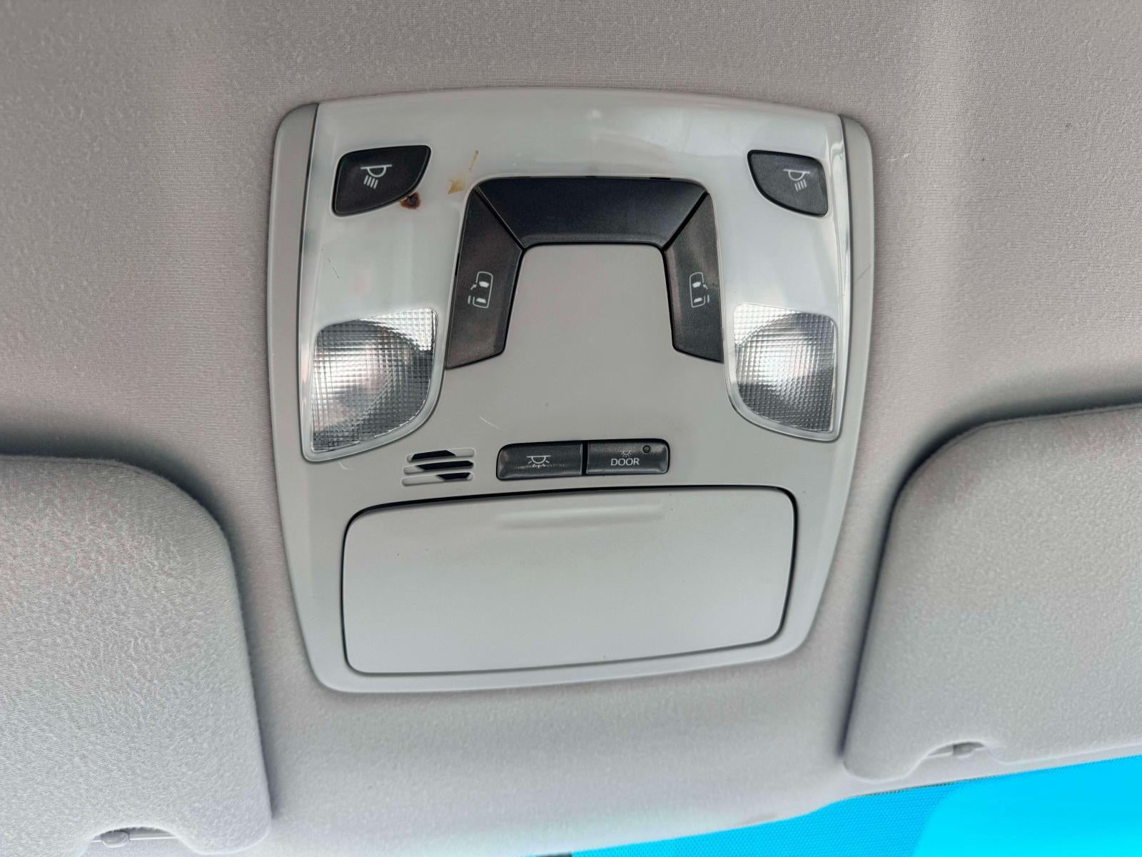 2014 Toyota Sienna LE V6 8 Passenger